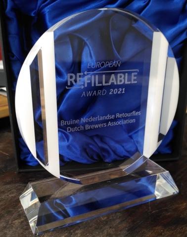 Award voor bruine retourfles